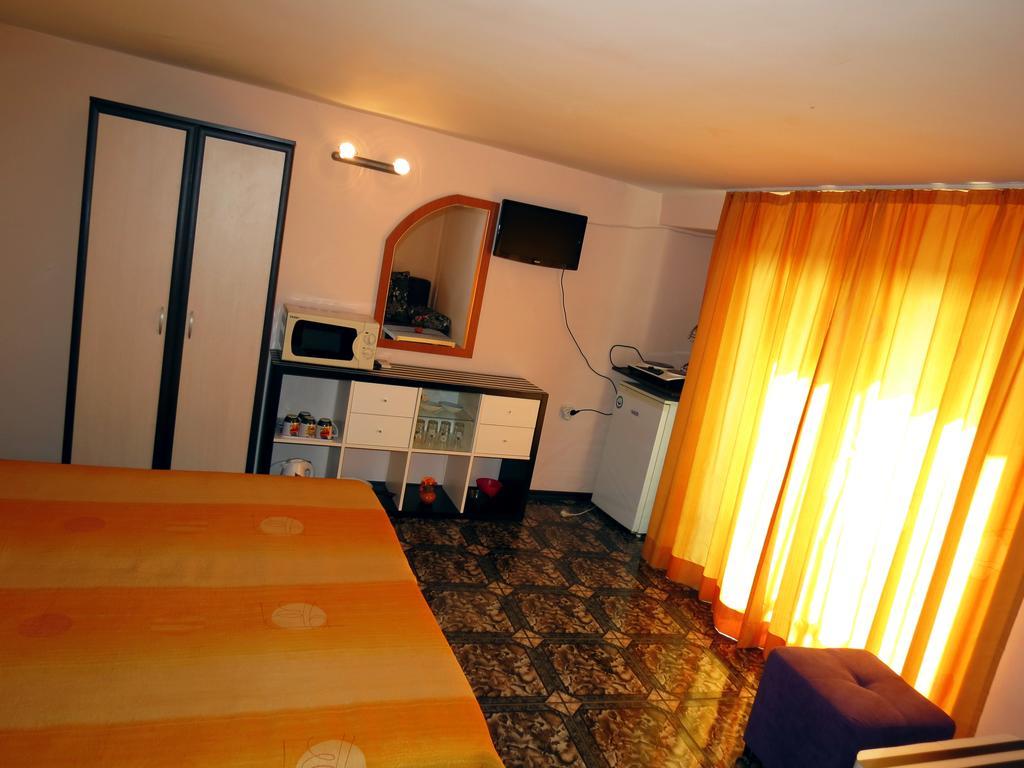 Family Hotel Lebed Nesebar Ngoại thất bức ảnh